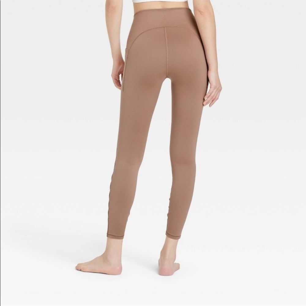 🆕 Women's High-Rise Flex Keyhole 7/8 Leggings - All in Motion™ - Picture 2 of 6
